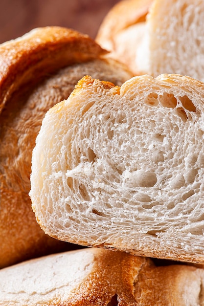 Francuski Chleb Przecięty Na Pół Pokazujący Wnętrze Zdjęcie Z Bliska