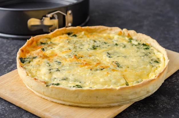 Francuski placek z quiche.