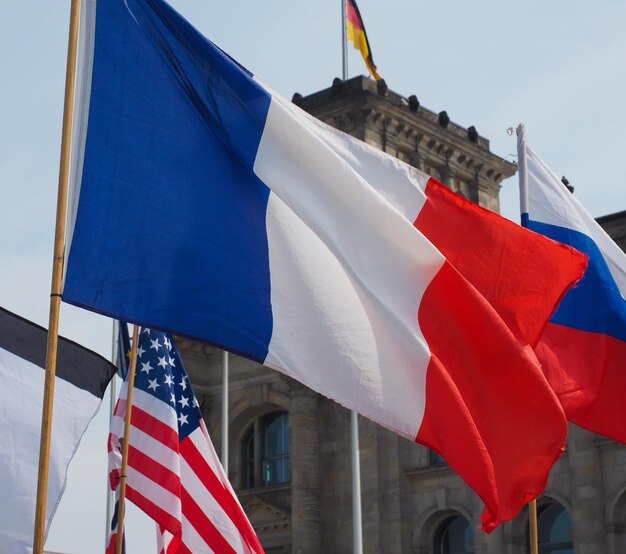 Francuskie flagi rosyjskie i amerykańskie