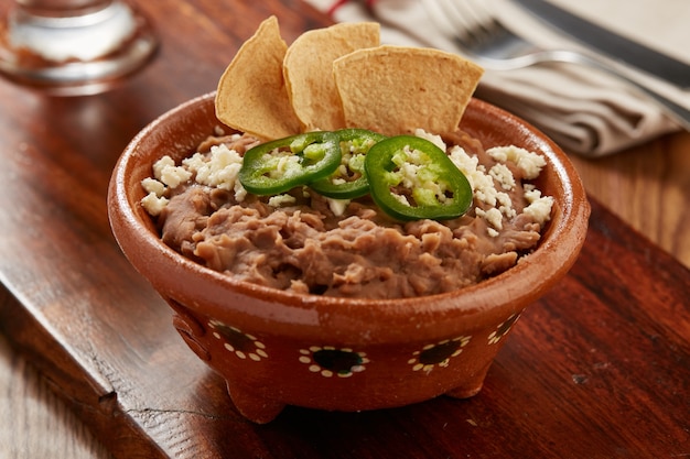 Frijoles bayos refritos comida tipica mexicana