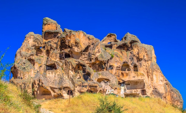 Frygia yazilikaya i domy w jaskiniach w starożytnym mieście Midas Eskisehir w Turcji