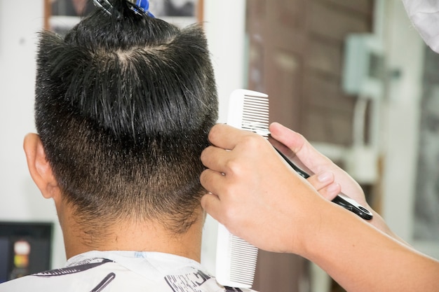 Fryzury Mężczyzn Barbershop. Fryzjer Męski. Fryzjerzy.