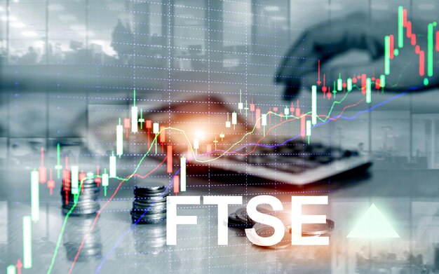 FTSE 100 Financial Times Stock Exchange Index Wielka Brytania Wielka Brytania Anglia Inwestycyjna koncepcja handlowa z wykresami i wykresami