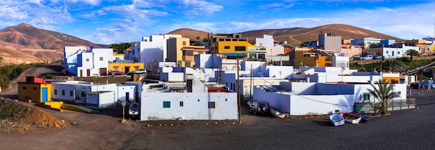 Fuerteventura, malownicza tradycyjna wioska rybacka Ajui, z czarną plażą