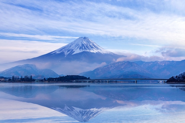 Fuji góra przy Kawaguchiko jeziorem, Japonia