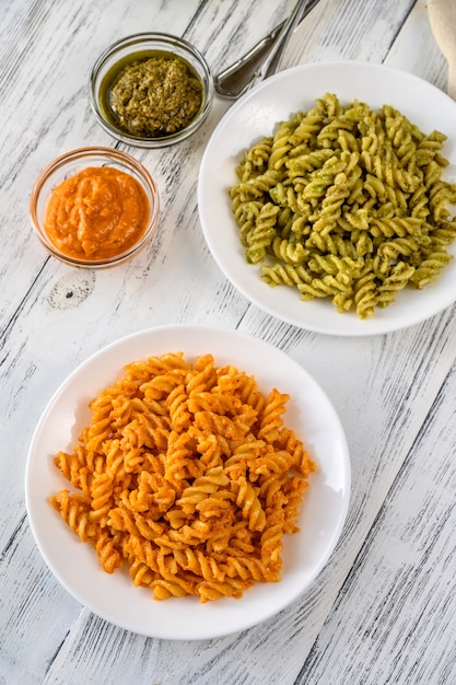 Fusilli Z Tradycyjnym I Pomidorowym Pesto