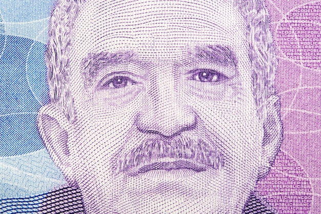 Gabriel Garcia Marquez portret z zbliżenia z kolumbijskiego pieniądza