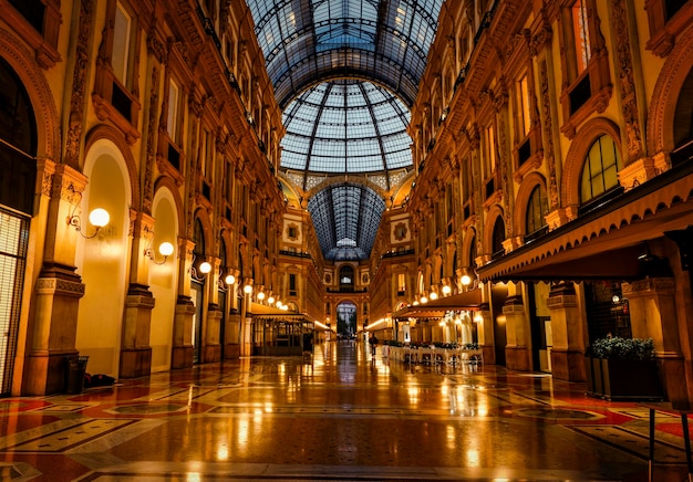 Galeria Vittorio Emanuele II wczesnym rankiem w Mediolanie
