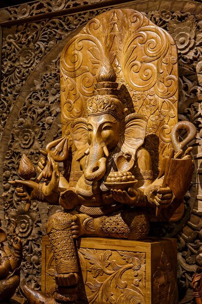 Ganesh rzeźbione drewno