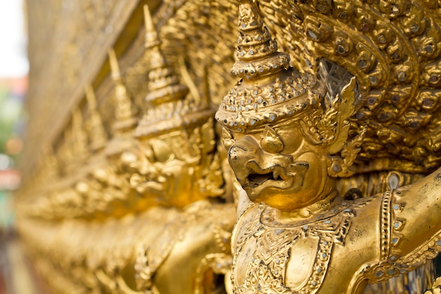 Garuda statua Wat Phra Kaew w Bangkok, Tajlandia