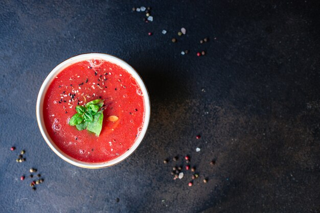 Gazpacho Zupa Pomidorowa W Talerzu Na Stole