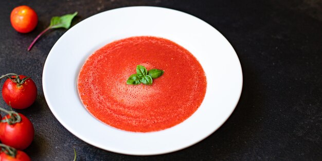 Gazpacho Zupa Pomidorowa W Talerzu Na Stole