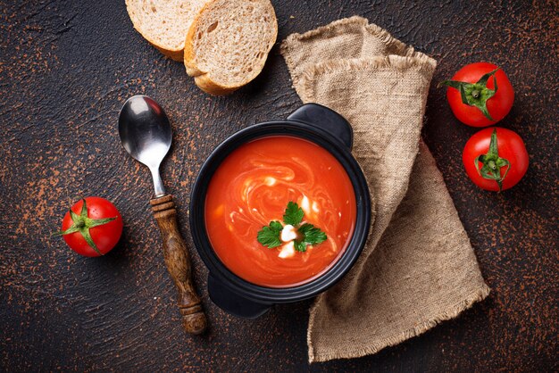 Gazpacho zupy pomidorowej w stewpan