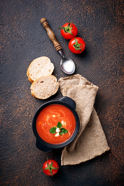 Gazpacho zupy pomidorowej w stewpan