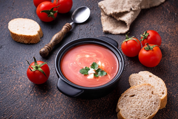 Gazpacho zupy pomidorowej w stewpan