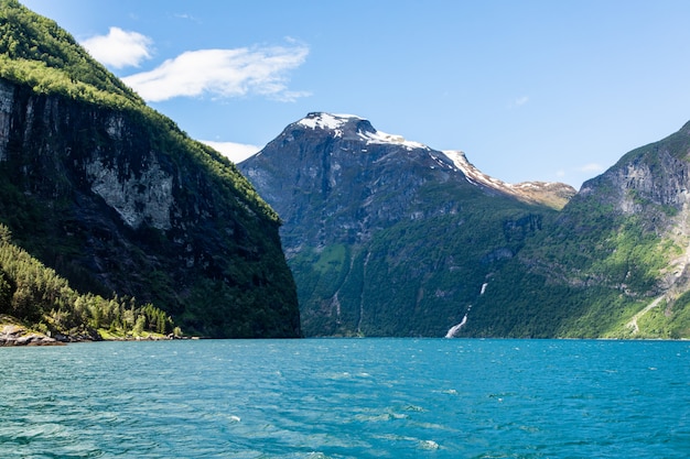 Geirangerfjord piękny krajobraz gór i fiordów w Norwegii