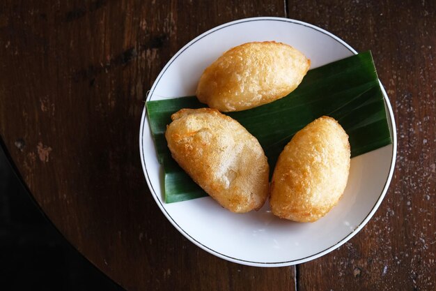 Gethuk Goreng Tradycyjne indonezyjskie jedzenie przyrządzane z puree z manioku i cukru