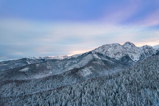 Giewont Mount Peak Słynny zimowy cel turystyczny w polskich górach