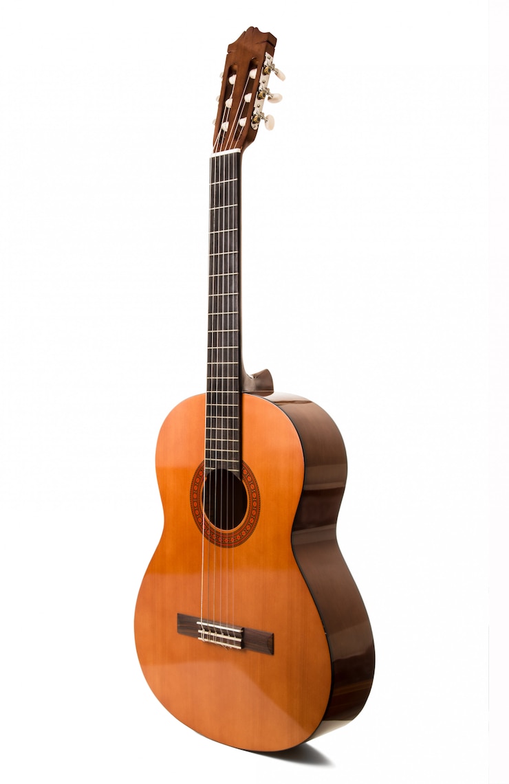 Zdjęcie gitarka akustyczna izolowana na białym