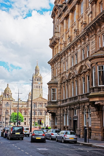 Glasgow City Chambers na George Square w Glasgow. Glasgow to miasto na nizinach w Szkocji w Wielkiej Brytanii.