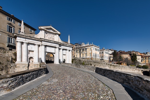Główne Drzwi Górnej Części Bergamo: Porta San Giacomo