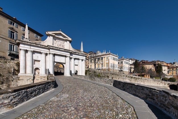 Główne drzwi górnej części Bergamo: Porta San Giacomo