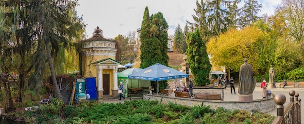 Główne wejście do arboretum Sofievsky lub Sofiyivsky Park w Uman