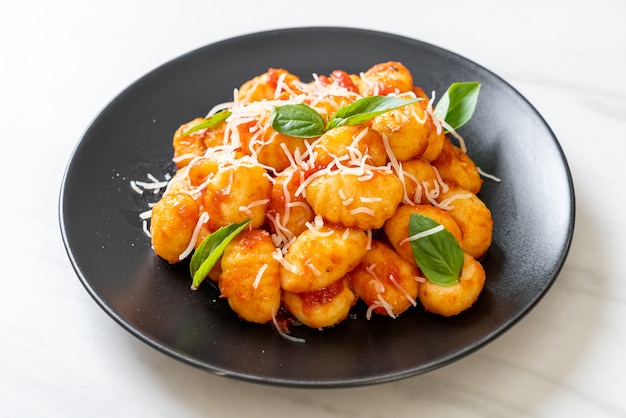 Gnocchi W Sosie Pomidorowym Z Serem - Po Włosku