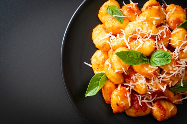 gnocchi w sosie pomidorowym z serem - po włosku