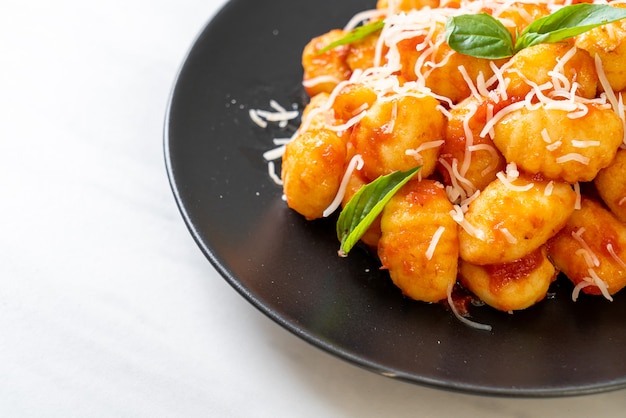 gnocchi w sosie pomidorowym z serem - po włosku