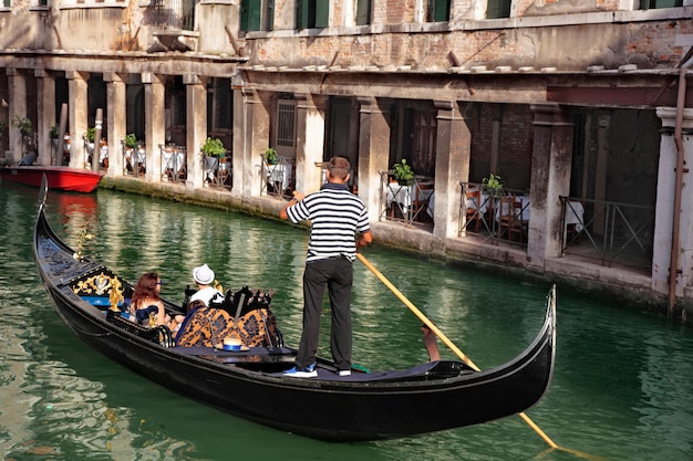 Gondola I Restauracja W Wenecji