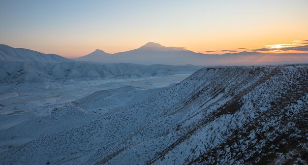 Góra Ararat o zachodzie słońca