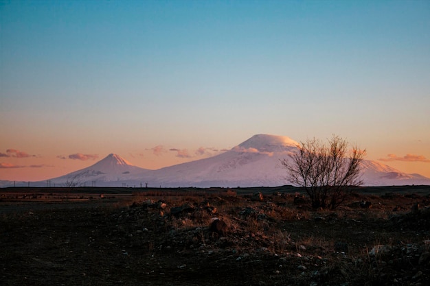 Góra Ararat z Armenii o zachodzie słońca