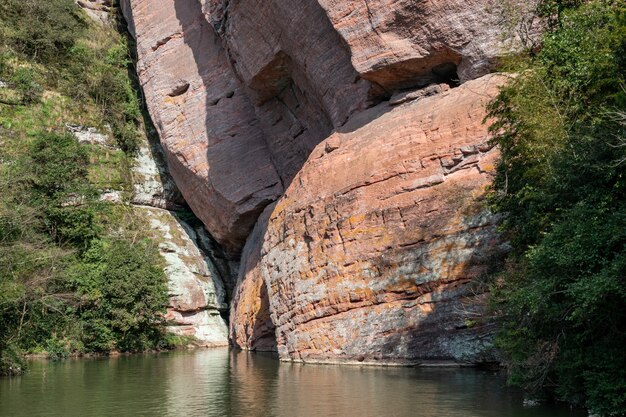 Góra Danxia o ukształtowaniu terenu z krasową naturą