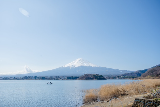 góra fuji i wielkie jezioro japonii