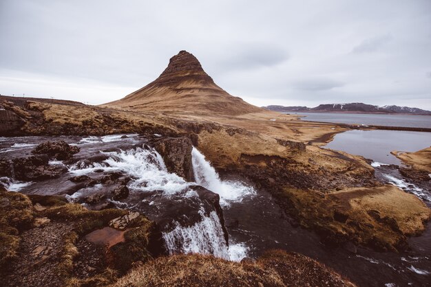 Góra Kirkjufell I Jej Wodospady