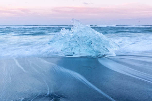 Góra lodowa plaża Iceland