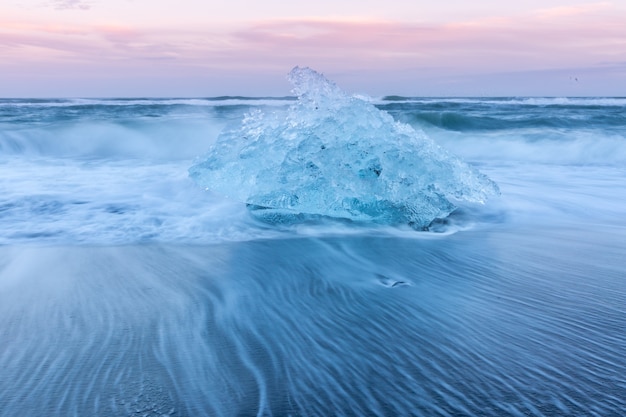 Góra lodowa plaża Iceland