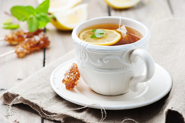 Gorąca Herbata Z Cytryną I Miętą