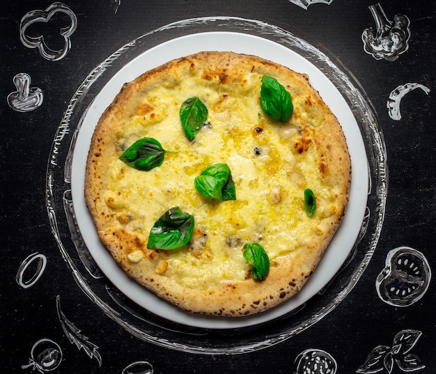 Gorąca pizza z serem
