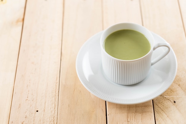 gorący matcha latte