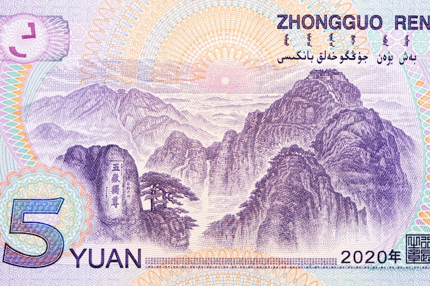 Górski krajobraz i wschód słońca z chińskich pieniędzy