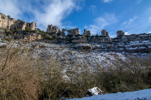 Górski krajobraz krasowy w Hiszpanii Orbaneja del Castillo