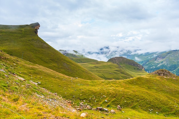 Góry Grossglockner przy mglistej pogodzie