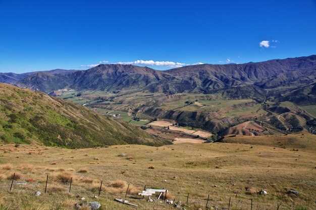 Góry i dolina wyspy południowej w Nowej Zelandii