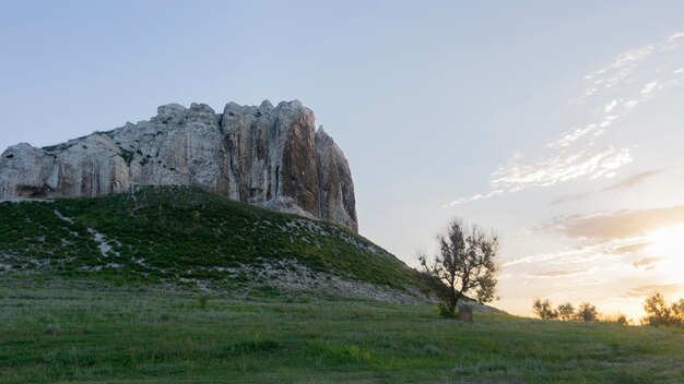 Góry kredowe w rezerwacie krajobrazowym tworzące piękny krajobraz Wzrost geologiczny skał