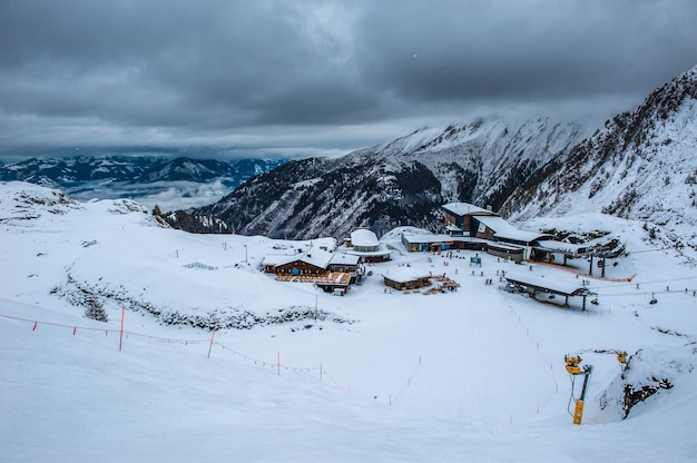 Góry ośrodek narciarski Kaprun Austria - tło natura i sport.