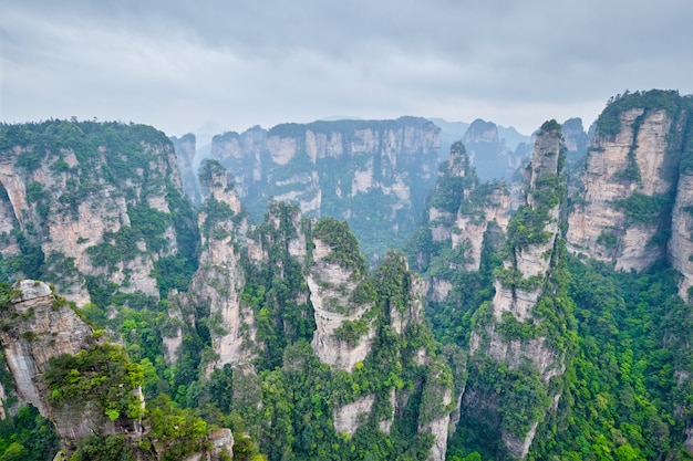 Góry Zhangjiajie w Chinach