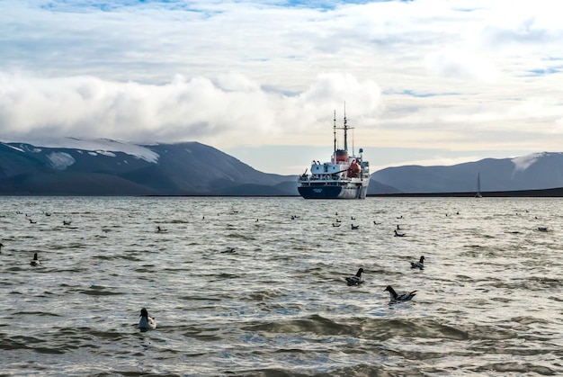 Górzysty krajobraz Antarktydy Deception Island