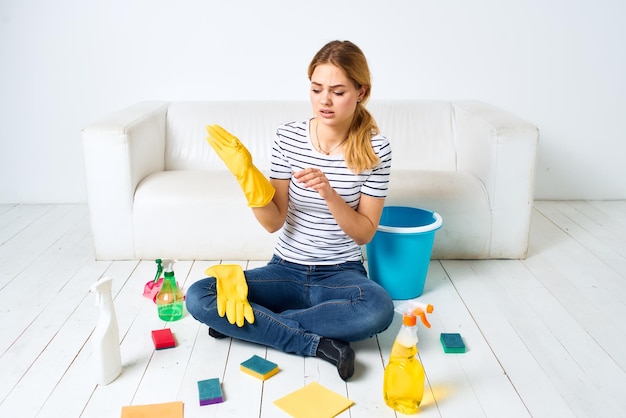 Zdjęcie gospodyni domowa detergent prace wewnętrzne higiena wnętrze